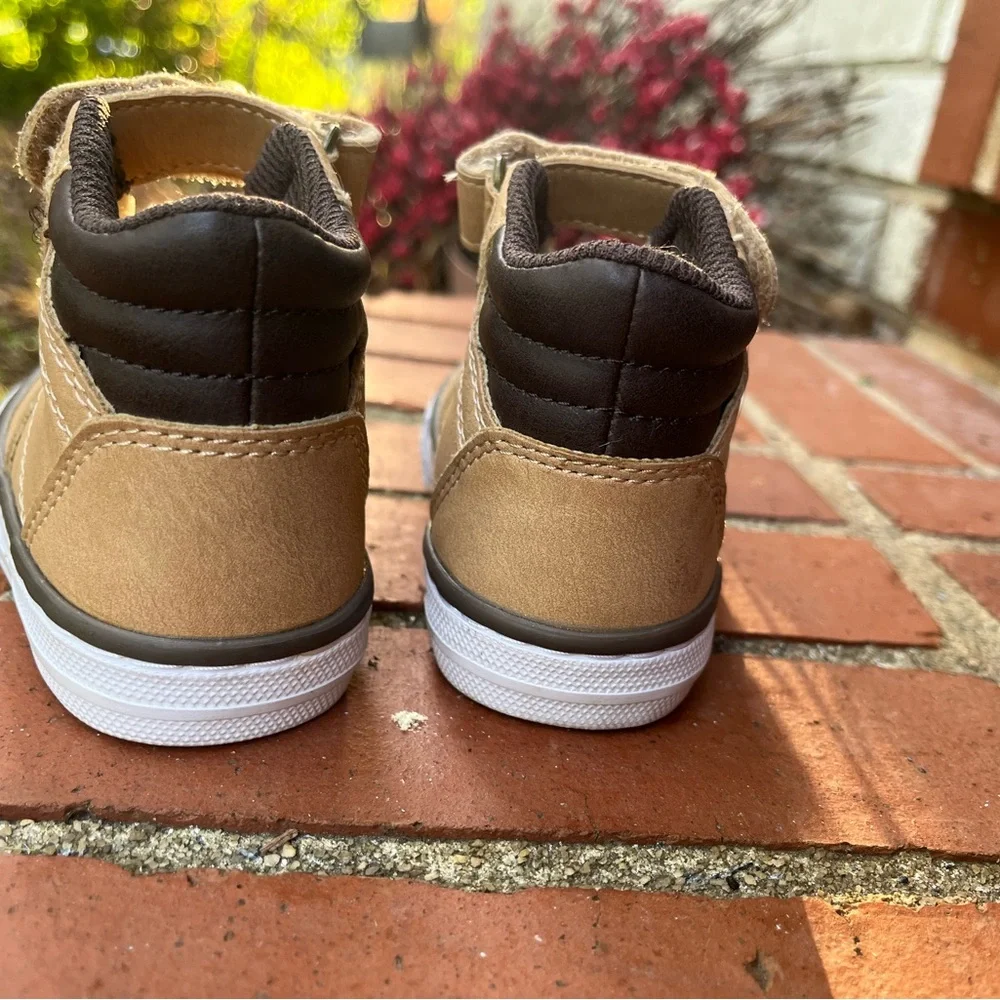 🆕 The Children’s Place Kids Tan High-Top Sneaker boot 5